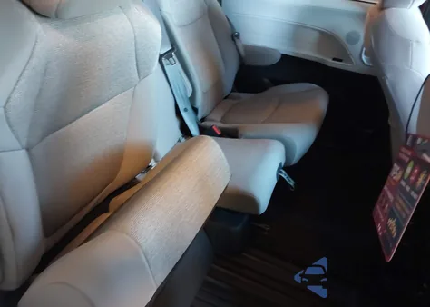 2025 Toyota Sienna Le z USA, uszkodzony, nr VIN 5TDBSKFC9SS211178